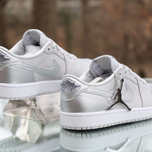 Air Jordan 1 Retro Low OG Metallic Silver - Picture 11 of 13